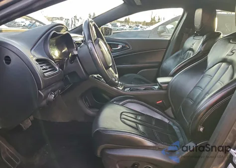 2015 Chrysler 200 S z USA, uszkodzony, nr VIN 1C3CCCBG2FN673565